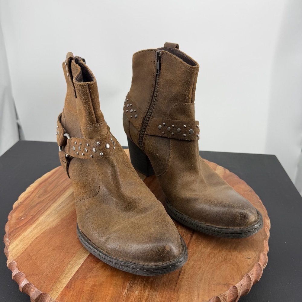 Born Slater Women's Harness Strap Cowboy Ankle Boots in a brown suede finish 9.5 - Picture 2 of 8